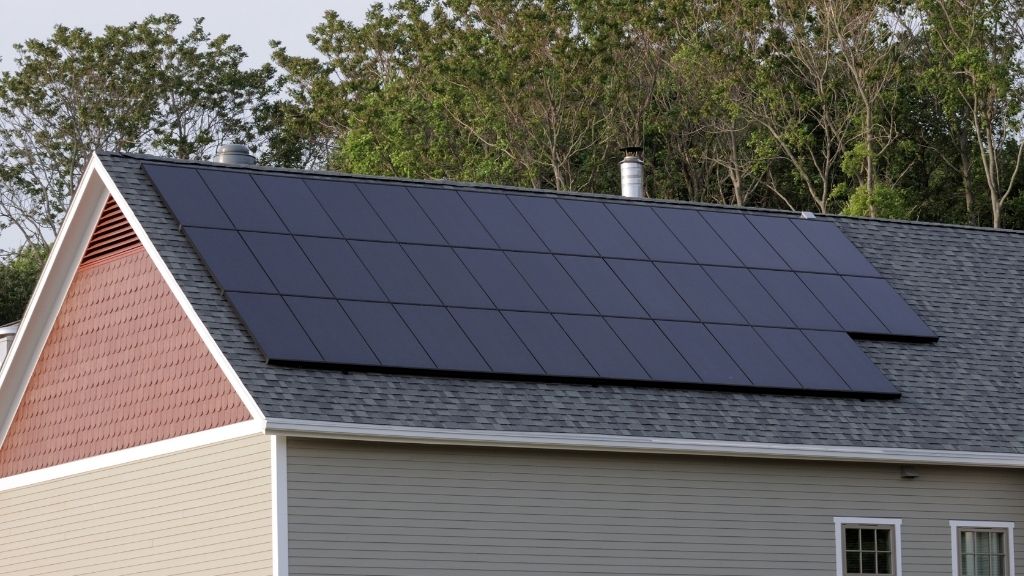 Сколько солнечных панелей можно поставить на крышу